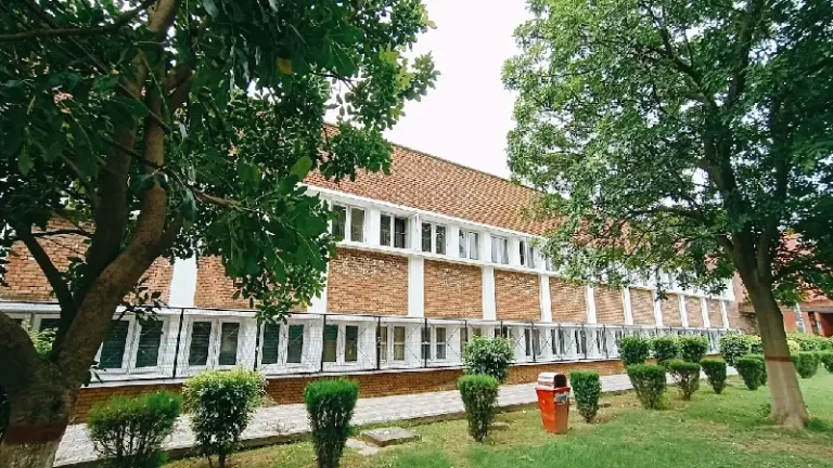 Breaking Down The Best Commerce Colleges In Chandigarh: A Student'S Guide 2 Post Graduate Government College For Girls: