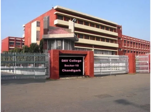 Breaking Down The Best Commerce Colleges In Chandigarh: A Student'S Guide 3 Dav College